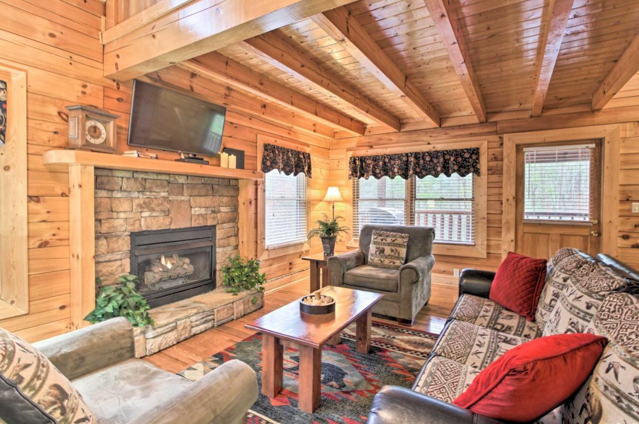 Cabin With Hot Tub About 2 Mi To Island In Pigeon Forge! Exterior photo