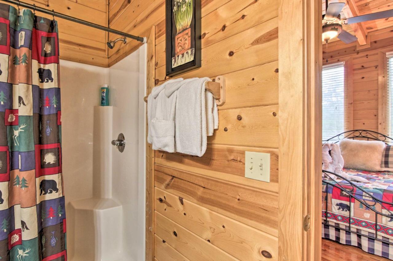 Cabin With Hot Tub About 2 Mi To Island In Pigeon Forge! Exterior photo