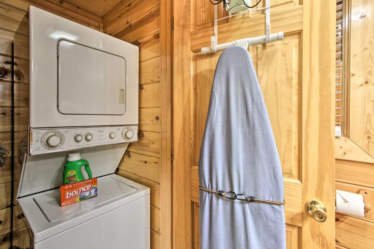 Cabin With Hot Tub About 2 Mi To Island In Pigeon Forge! Exterior photo