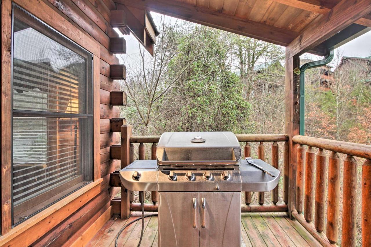 Cabin With Hot Tub About 2 Mi To Island In Pigeon Forge! Exterior photo