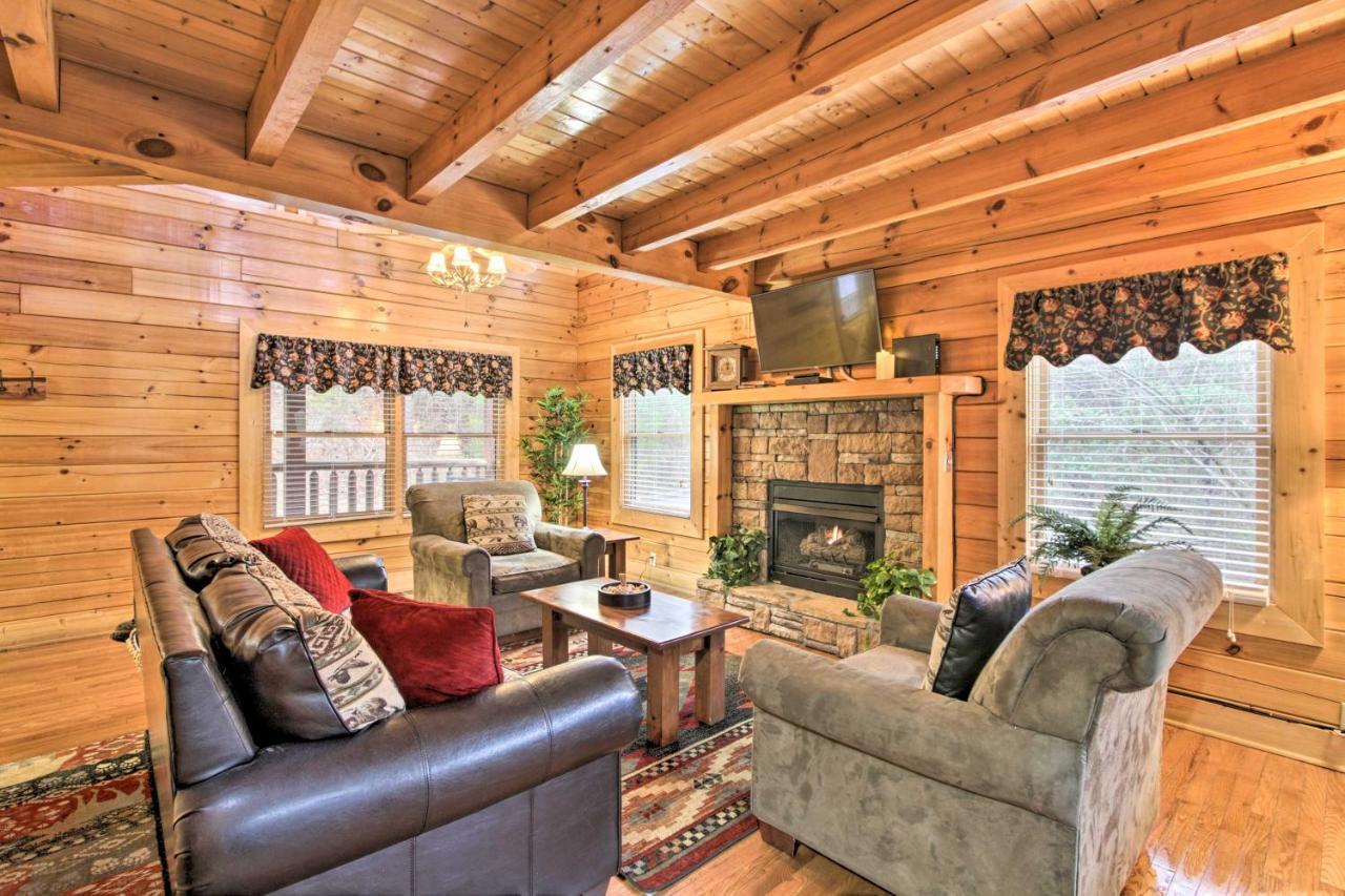 Cabin With Hot Tub About 2 Mi To Island In Pigeon Forge! Exterior photo