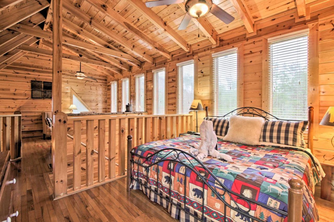 Cabin With Hot Tub About 2 Mi To Island In Pigeon Forge! Exterior photo