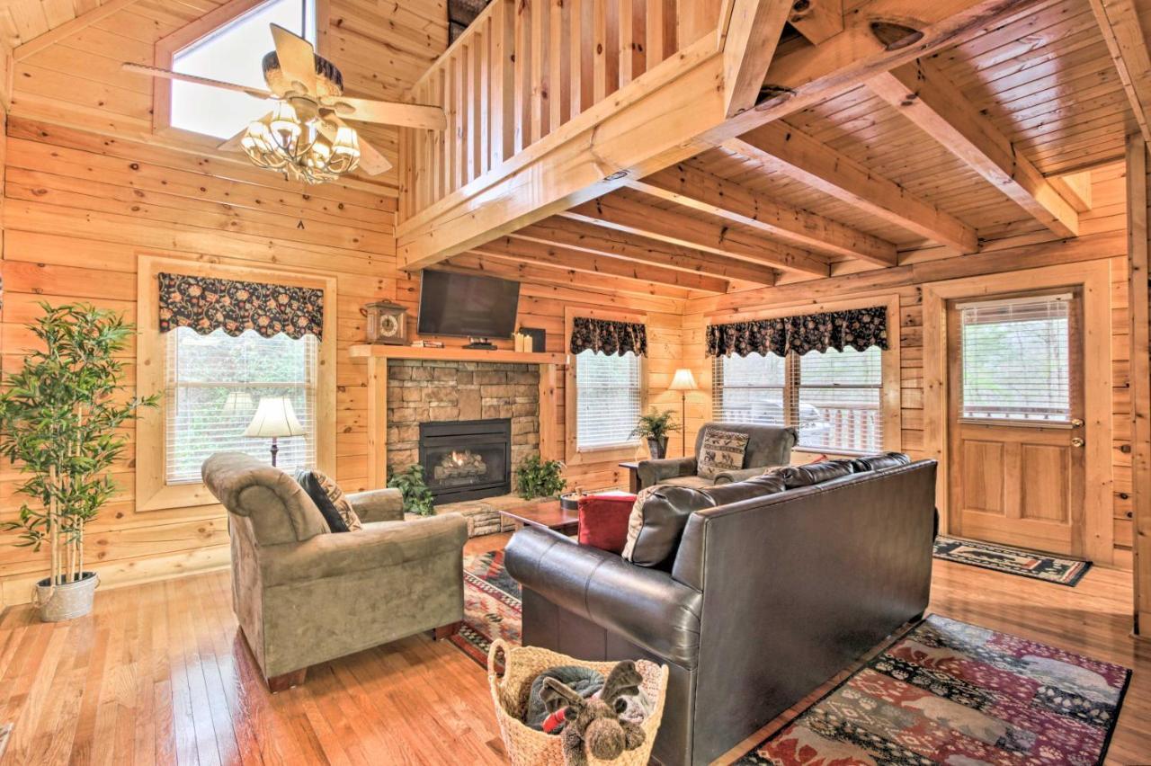 Cabin With Hot Tub About 2 Mi To Island In Pigeon Forge! Exterior photo